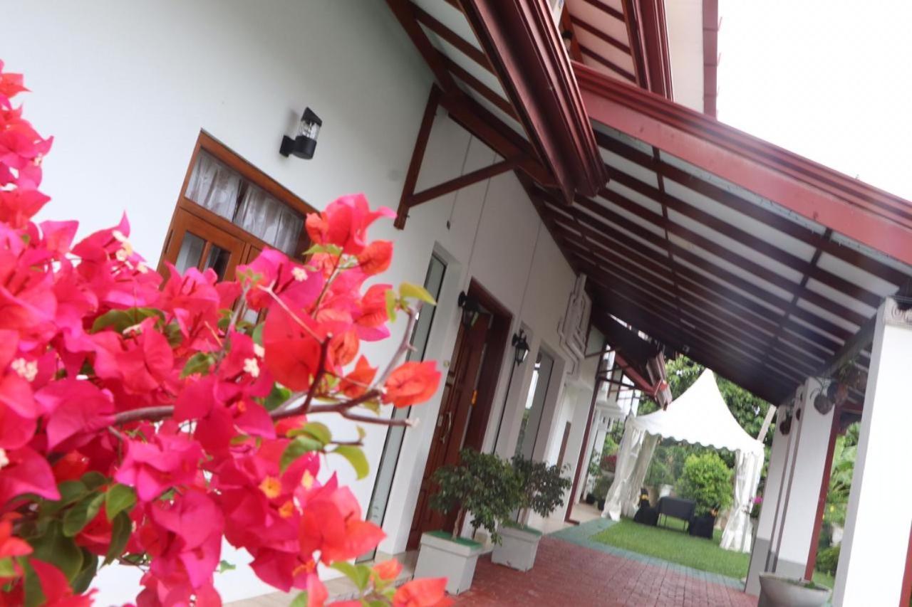 נגומבו Ryan Residence & Restaurant מראה חיצוני תמונה